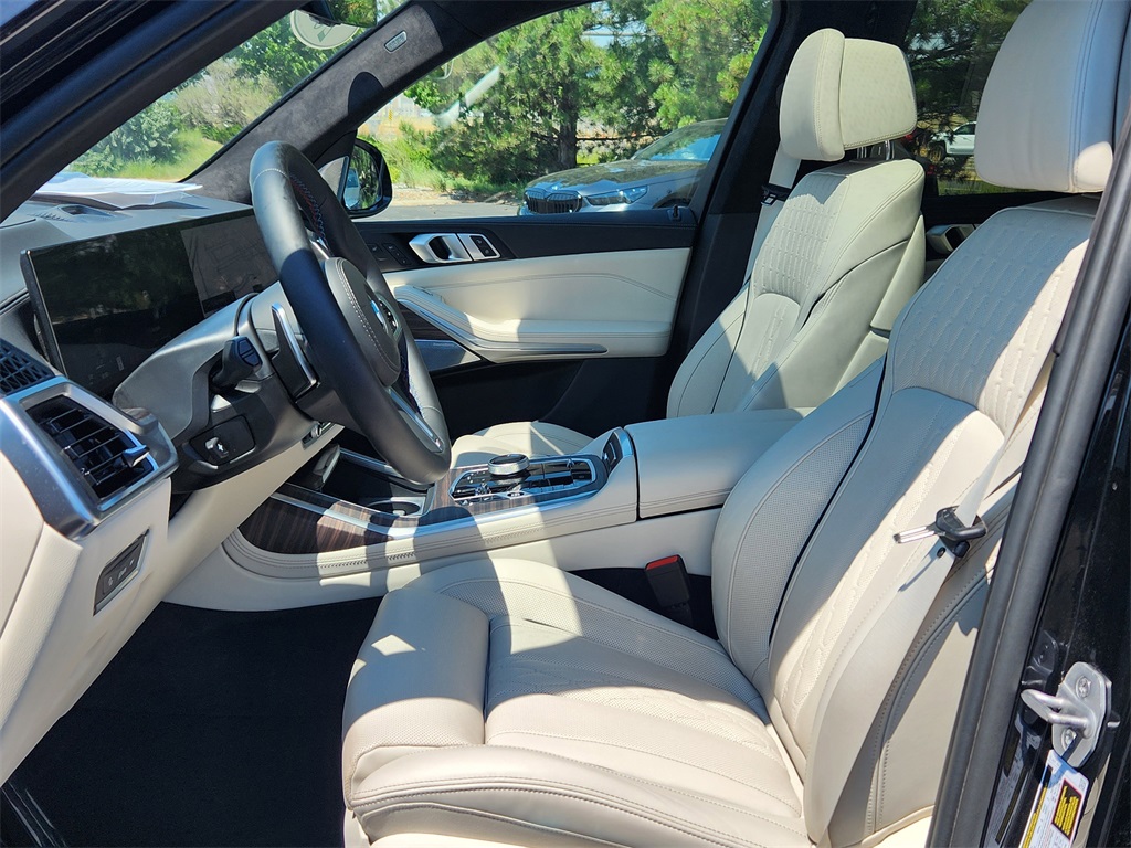 2025 Bmw X7 M60i photo 8