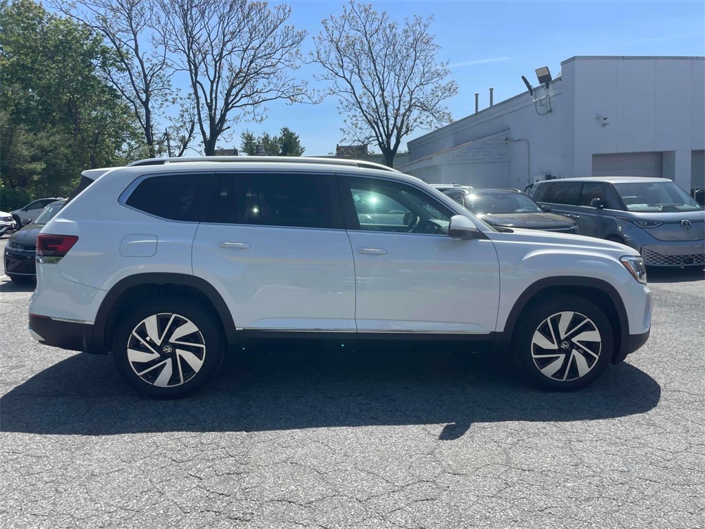 2024 Volkswagen Atlas SEL photo 4