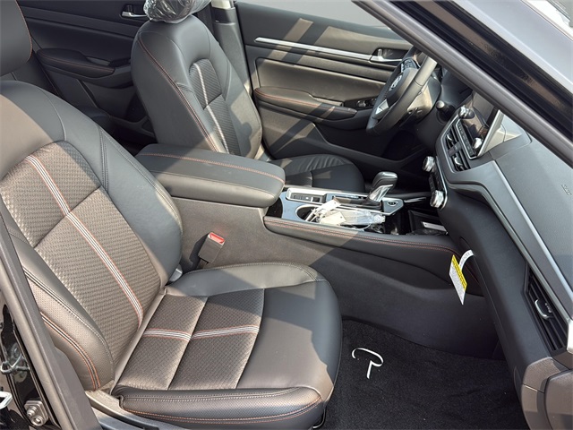 2025 Nissan Altima 2.5 SR photo 29
