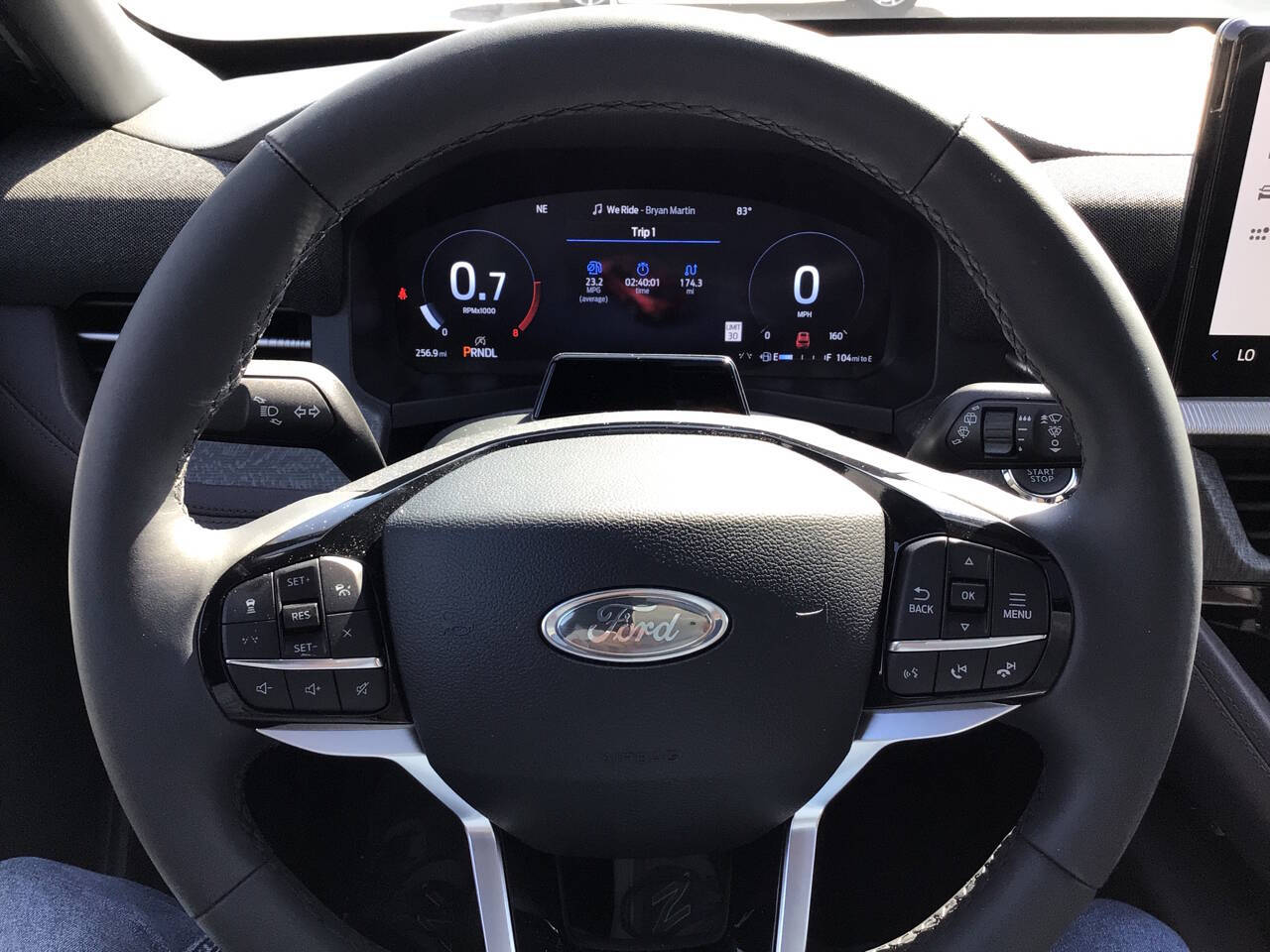 2025 Ford Explorer Platinum photo 17