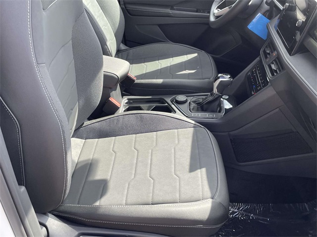 2025 Volkswagen Taos SE photo 15