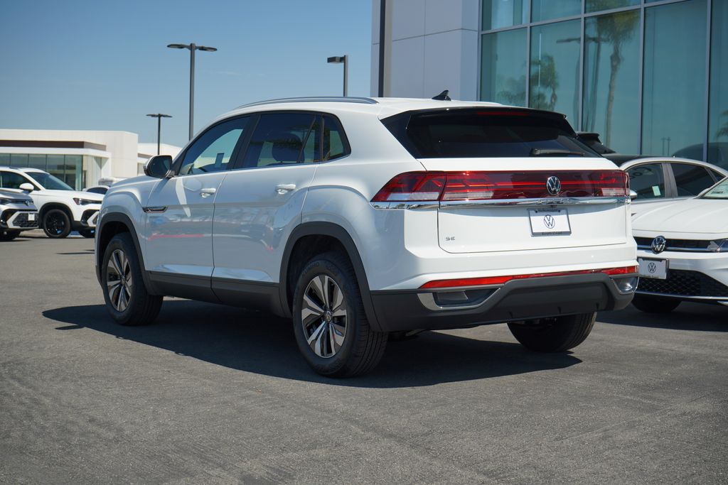 2025 Volkswagen Atlas Cross Sport SE photo 2