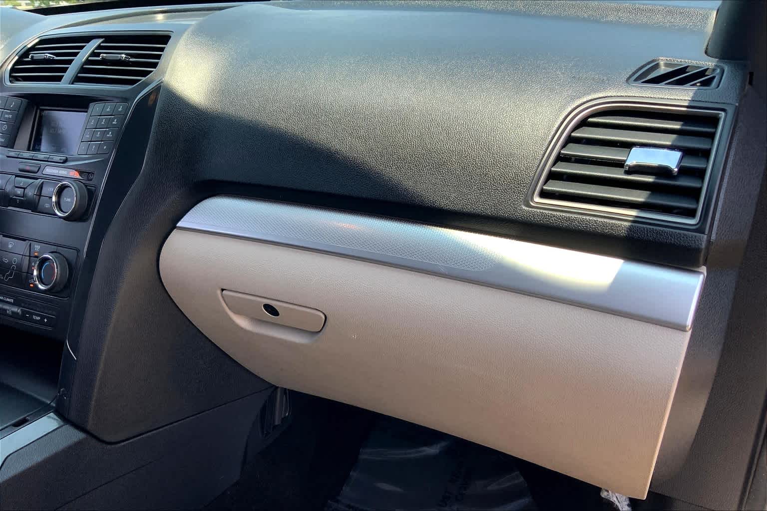 2019 Ford Explorer Base photo 15