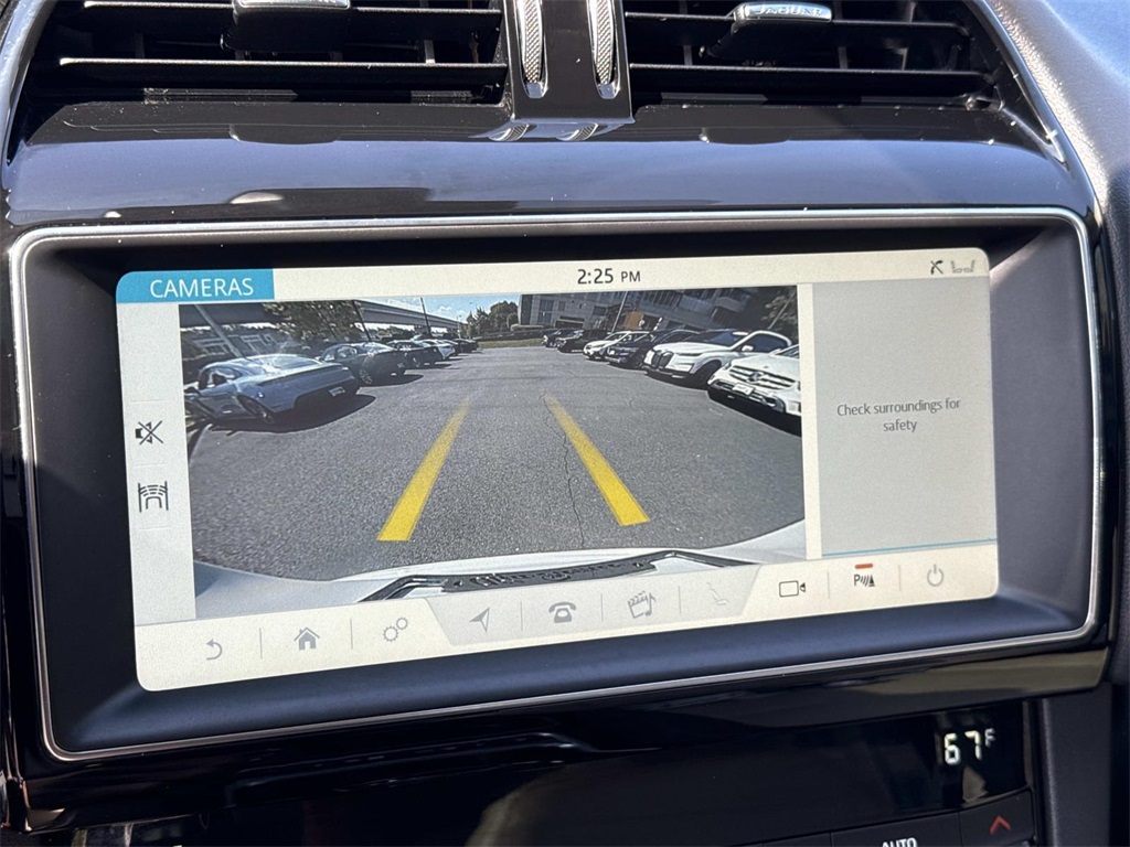2020 Jaguar F-PACE Premium photo 4
