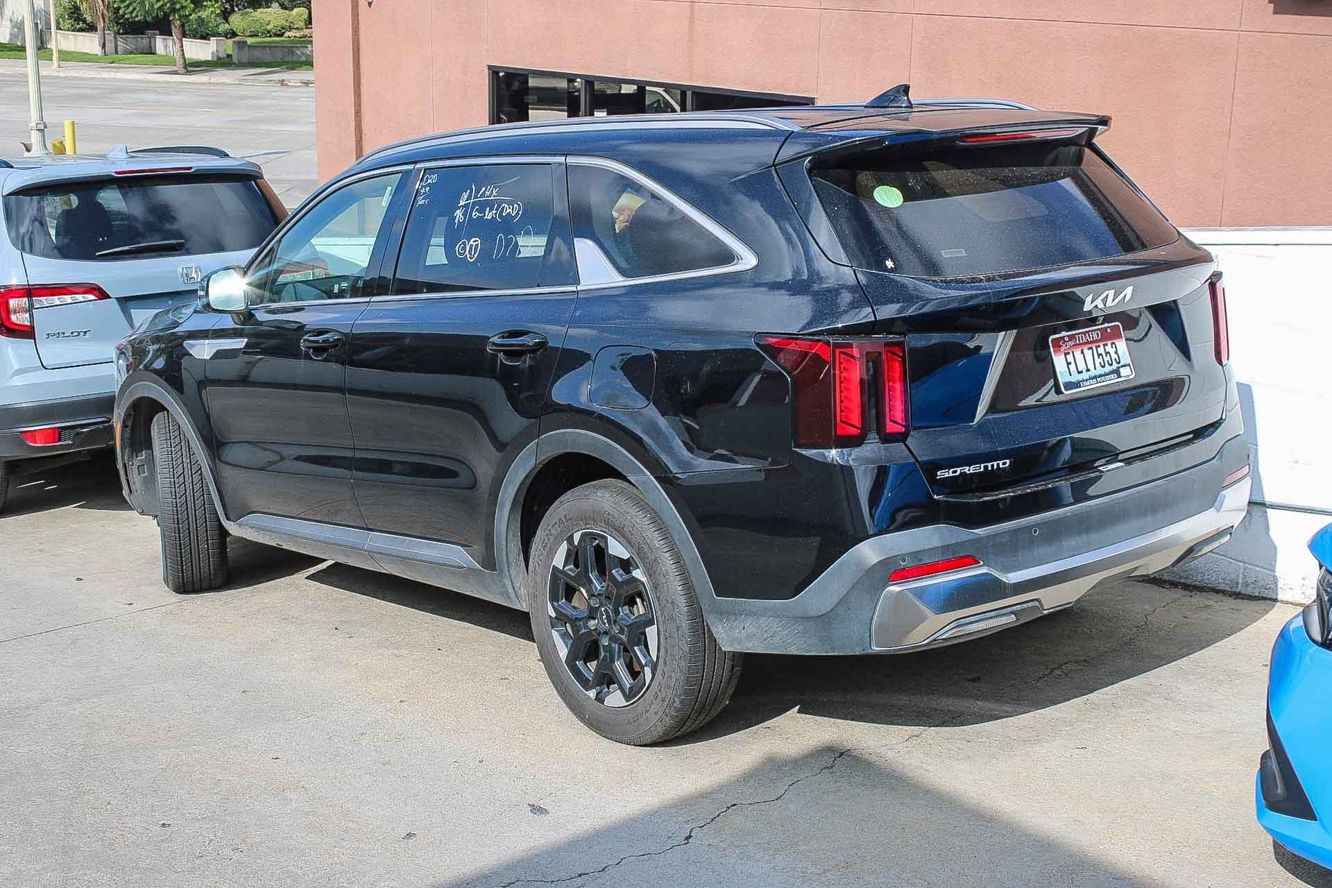2024 Kia Sorento S photo 2