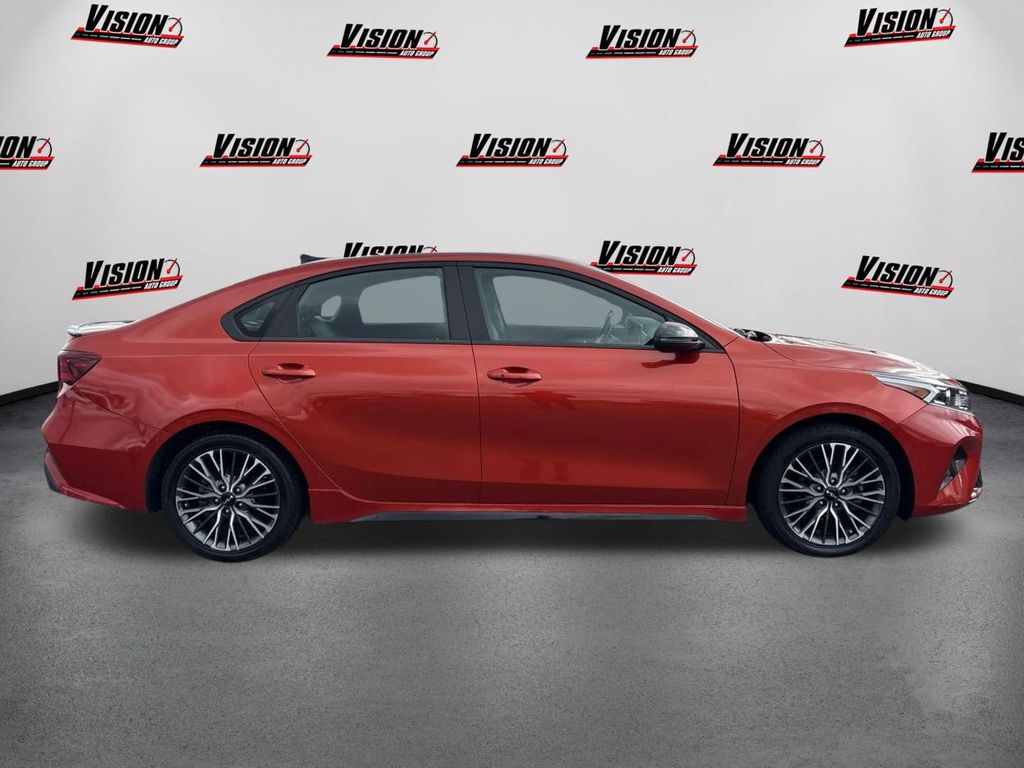 2023 Kia Forte GT-Line photo 4