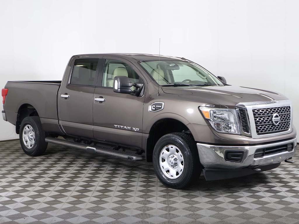 2017 Nissan Titan SV photo 2