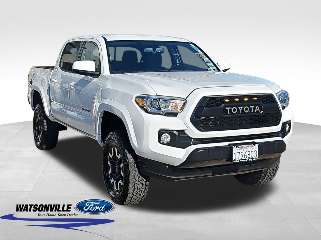 2017 Toyota Tacoma SR5's photo