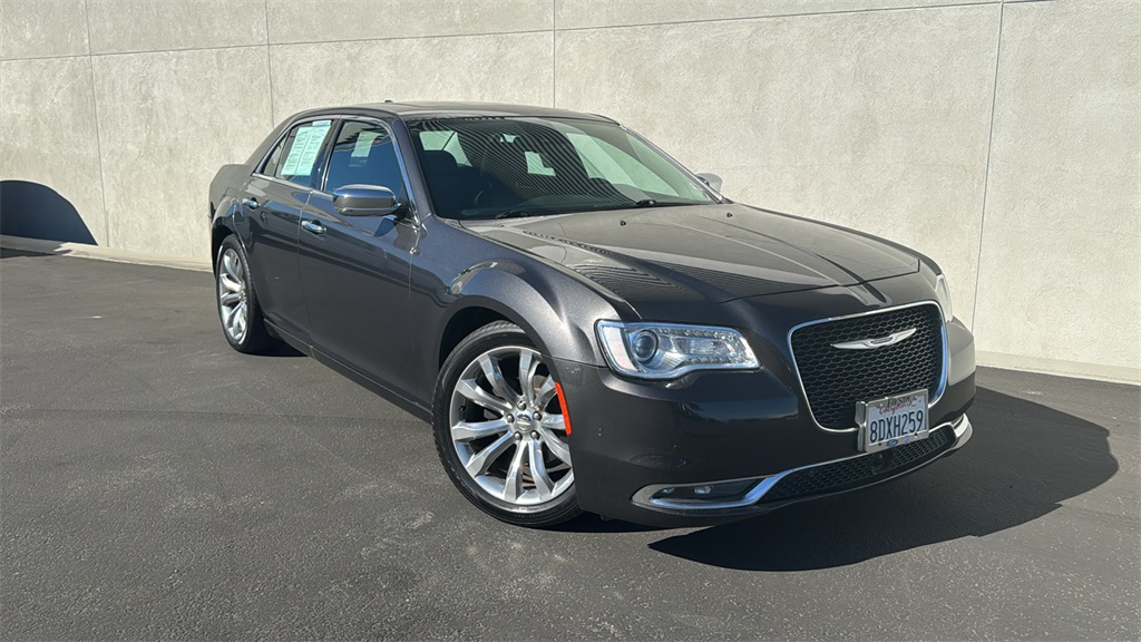 2018 Chrysler 300 Limited's photo