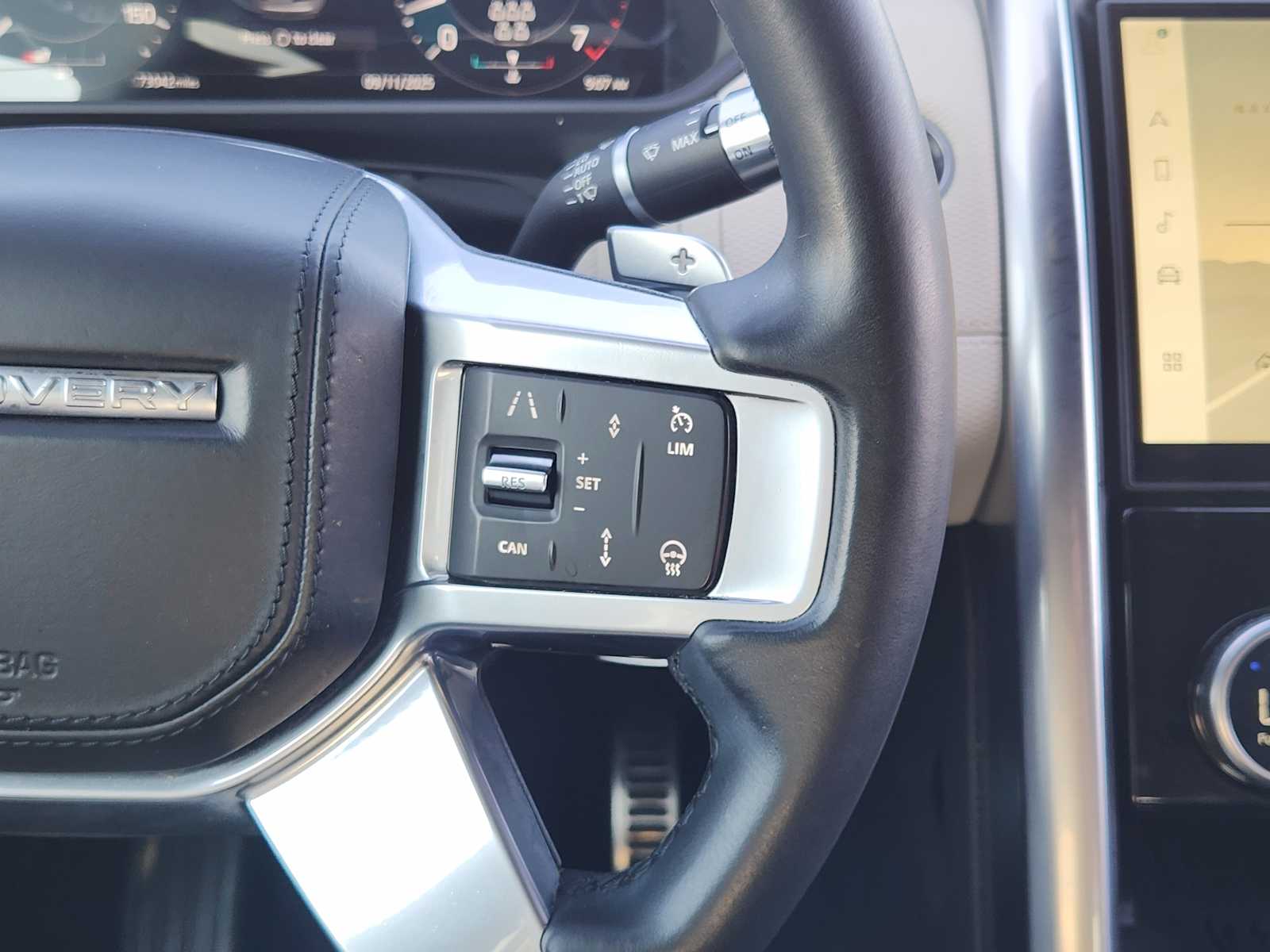 2021 Land Rover Discovery HSE R-Dynamic photo 28