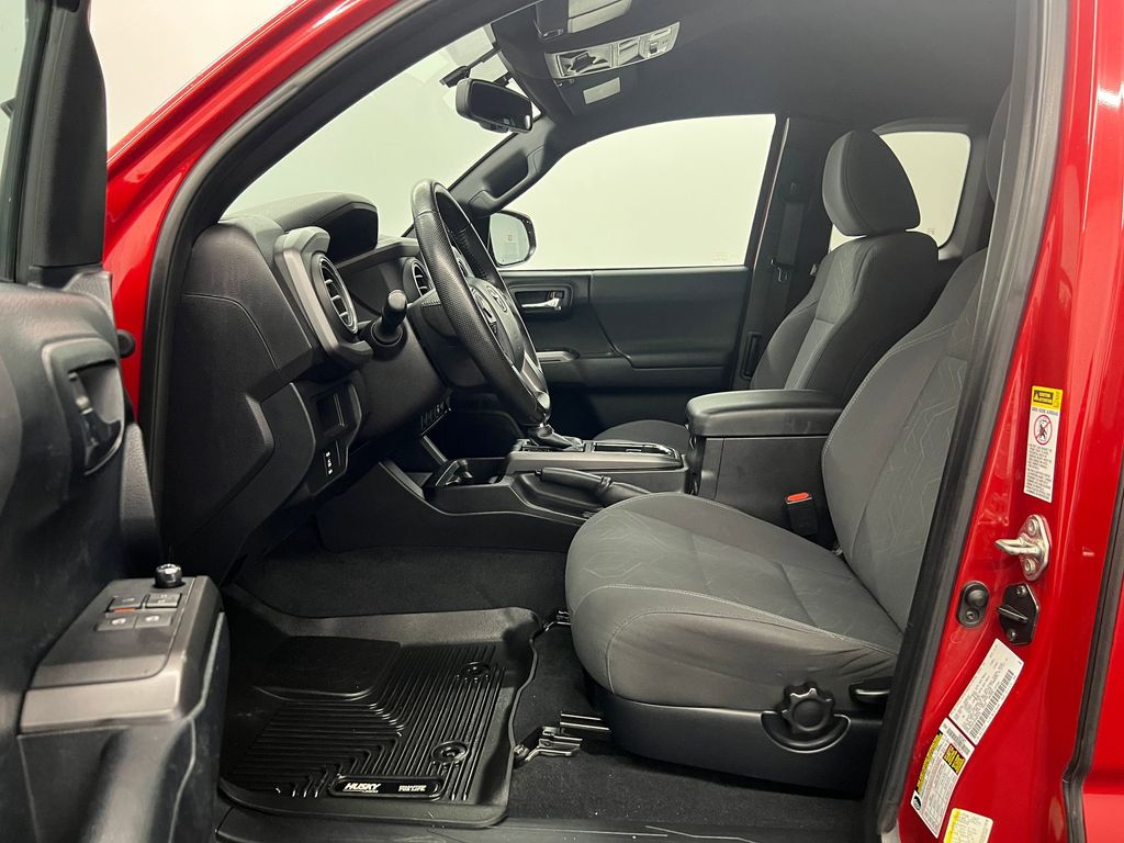 2016 Toyota Tacoma TRD photo 4