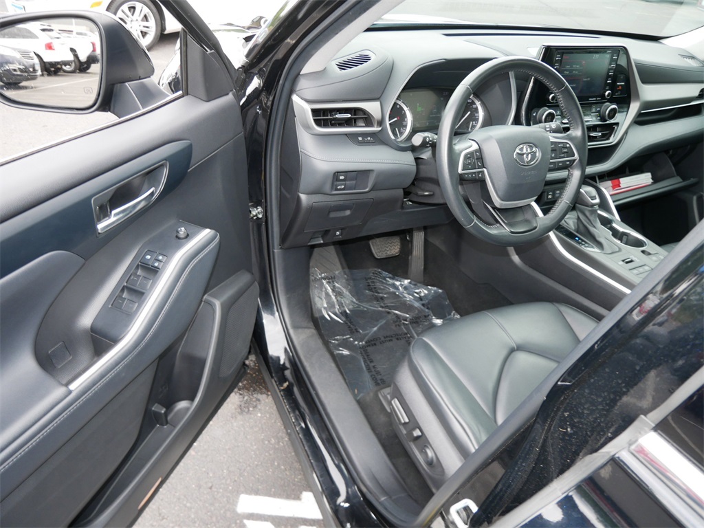 2022 Toyota Highlander XLE photo 7