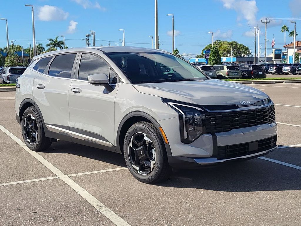2026 Kia Sportage EX photo 2