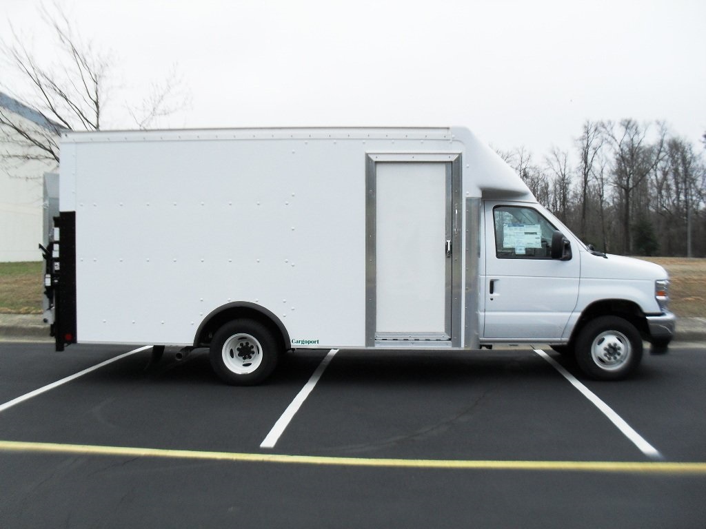 2025 Ford E-450 photo 3