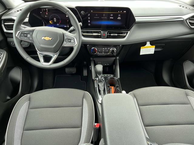2025 Chevrolet Trailblazer LT photo 3
