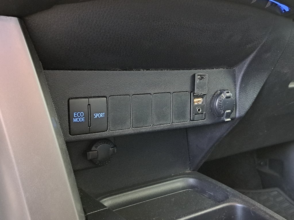 2016 Toyota RAV4 XLE photo 17