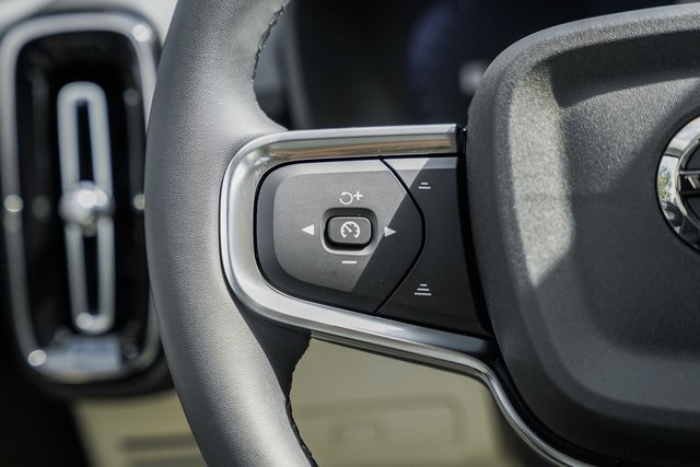 2026 Volvo XC40 AWD photo 22