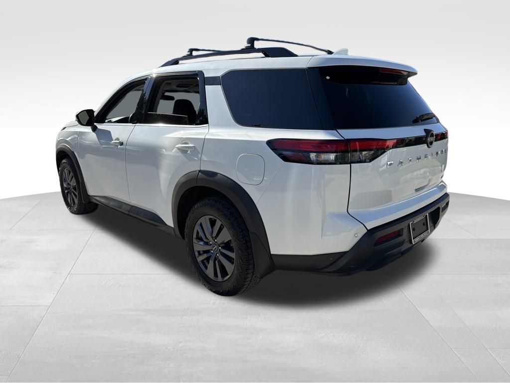 2022 Nissan Pathfinder SV photo 4