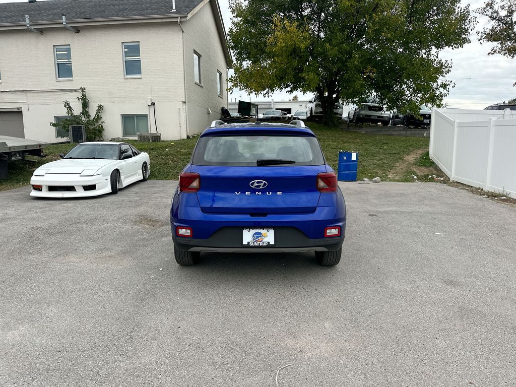 2024 Hyundai Venue Limited photo 4