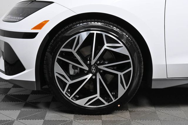 2025 Hyundai Ioniq 6 SEL photo 8