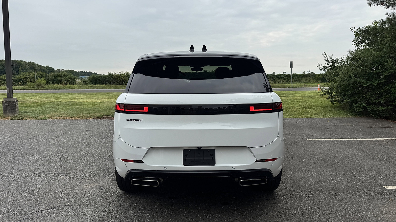 2025 Land Rover Range Rover Sport SE photo 4