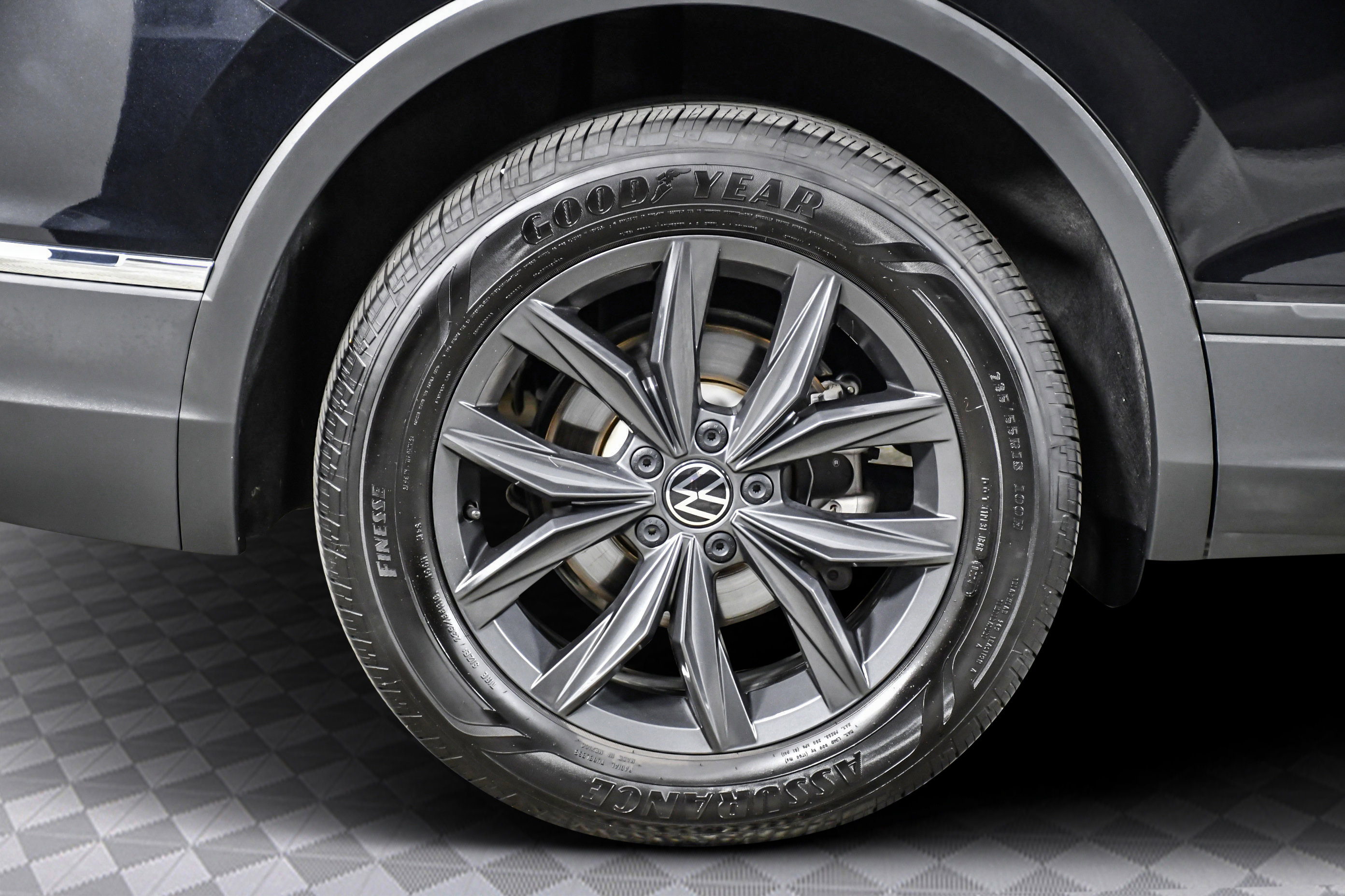2024 Volkswagen Tiguan SE Wolfsburg Edition photo 32