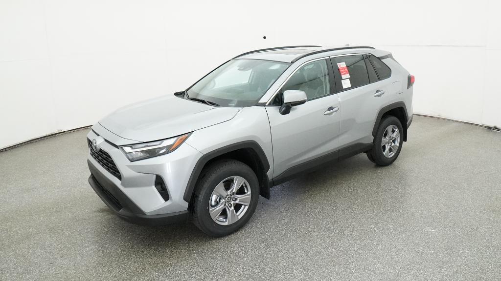 2025 Toyota RAV4 XLE's photo