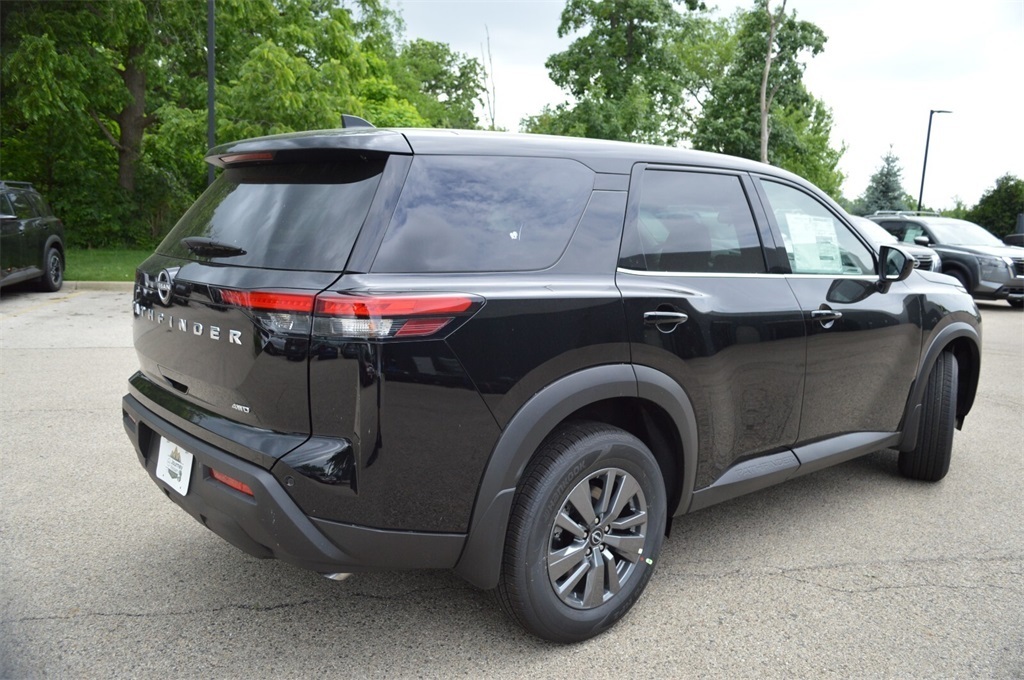 2025 Nissan Pathfinder S photo 4