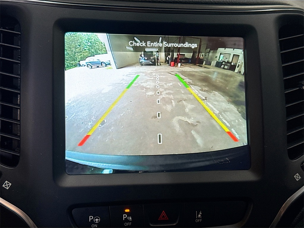 2023 Jeep Cherokee Altitude photo 8