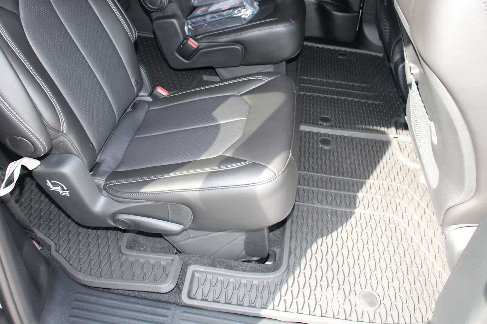 2025 Chrysler Voyager LX photo 39