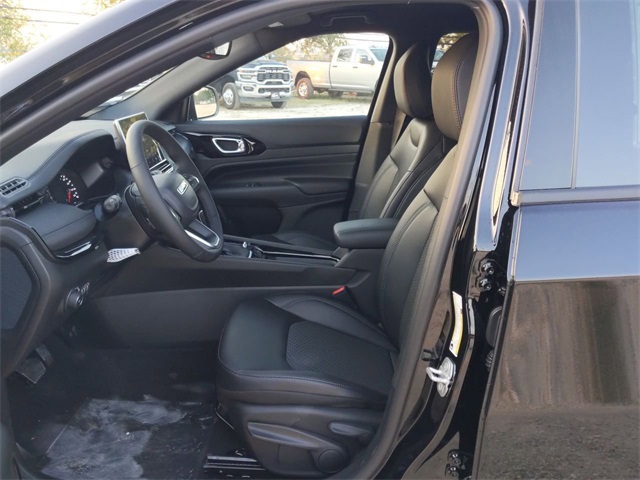 2026 Jeep Compass Latitude Altitude photo 9