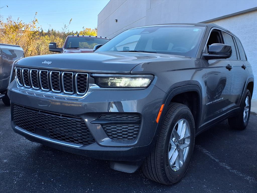 2025 Jeep Grand Cherokee Laredo's photo