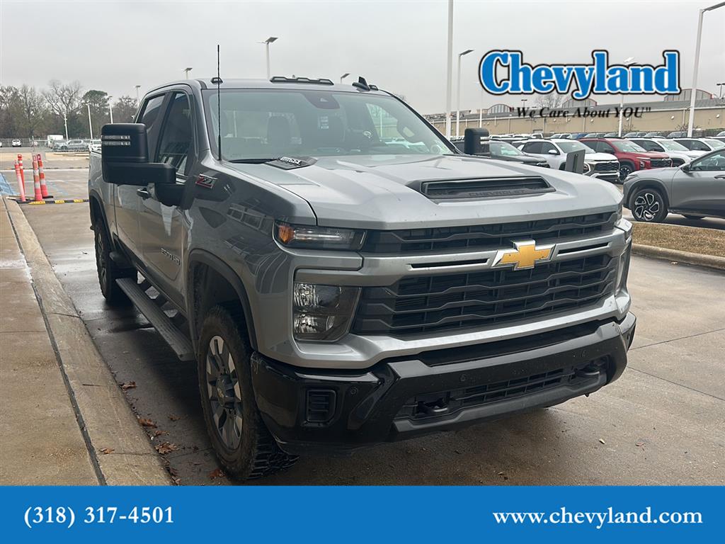 2025 Chevrolet Silverado HD Custom's photo