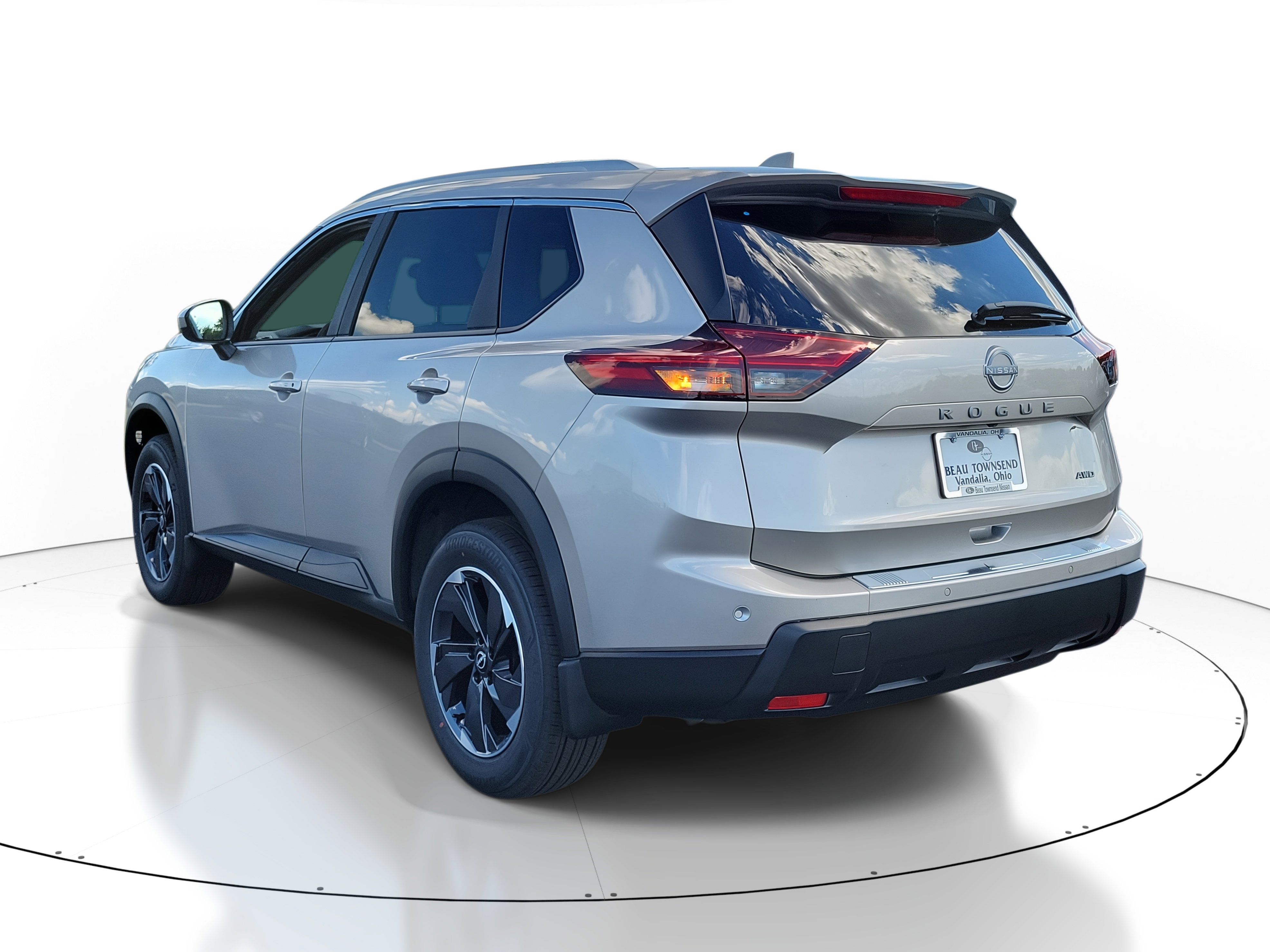 2026 Nissan Rogue SV photo 2