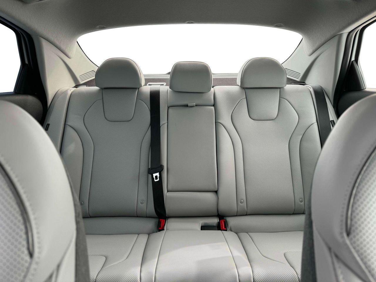 2025 Hyundai Elantra Limited photo 16
