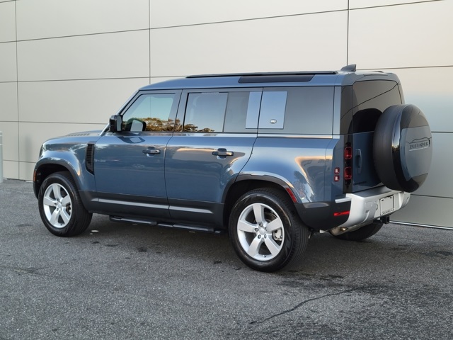 2024 Land Rover Defender 110 S photo 3