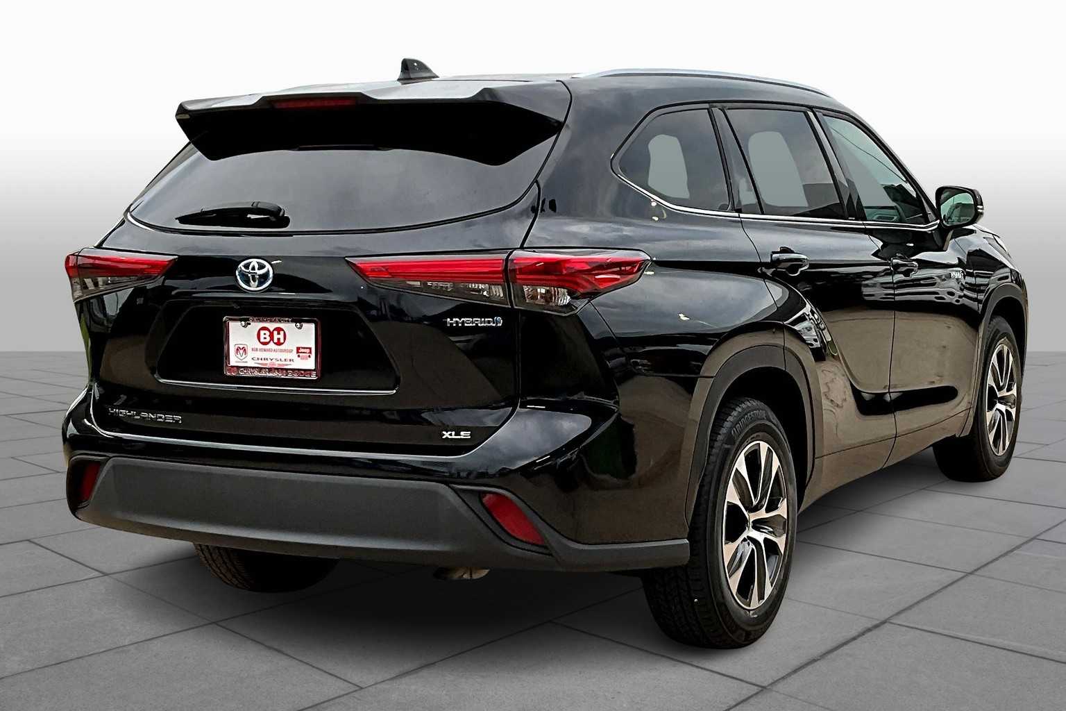 2021 Toyota Highlander Hybrid XLE photo 4