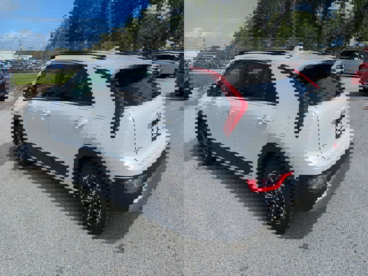 2023 Kia Niro Plug-In Hybrid EX photo 3