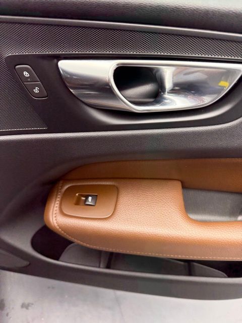 2021 Volvo XC60 T5 Momentum photo 46