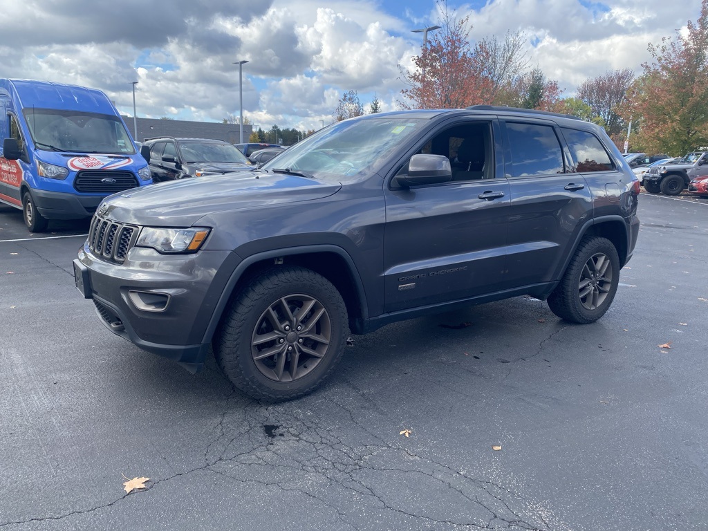 2017 Jeep Grand Cherokee Laredo photo 2