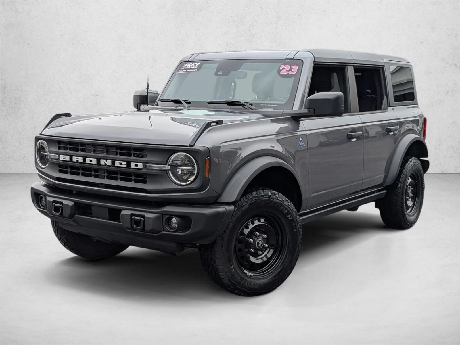 2023 Ford Bronco 4-Door Black Diamond's photo