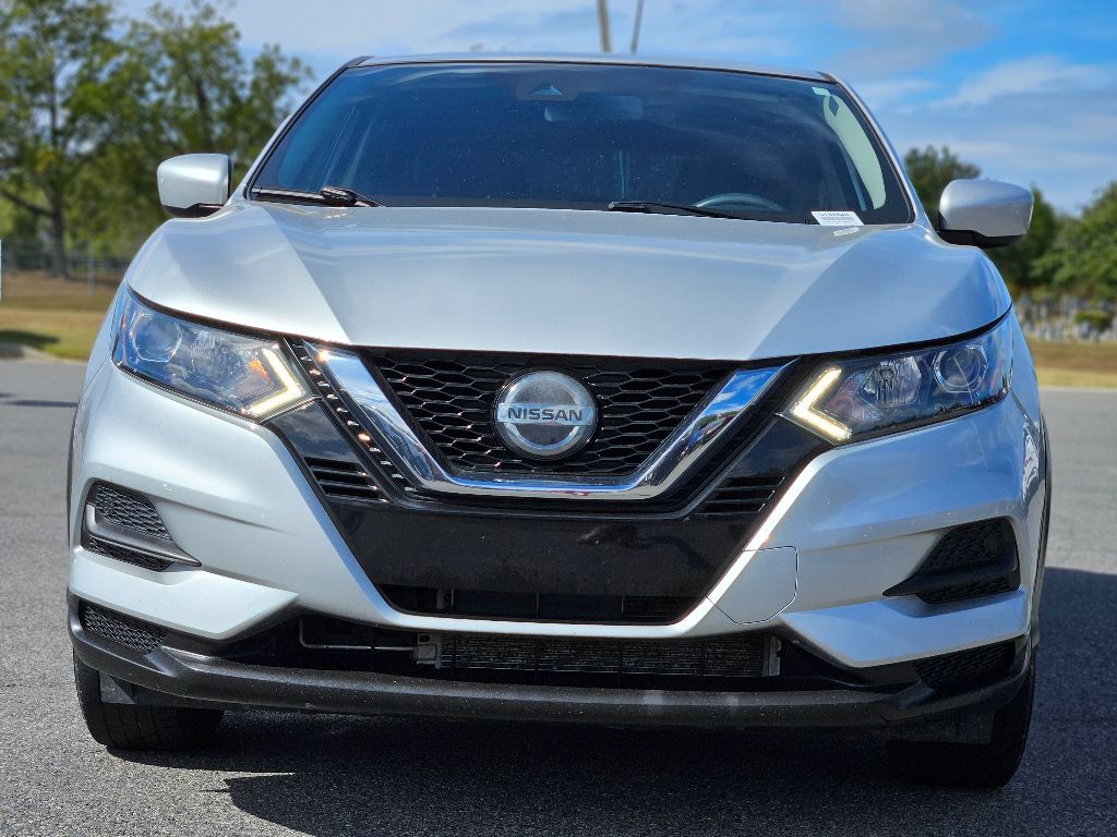 2020 Nissan Rogue Sport S photo 2