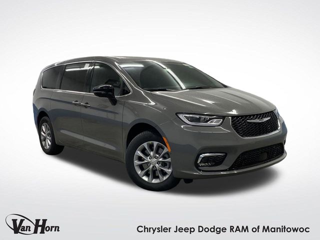 2025 Chrysler Pacifica Select's photo