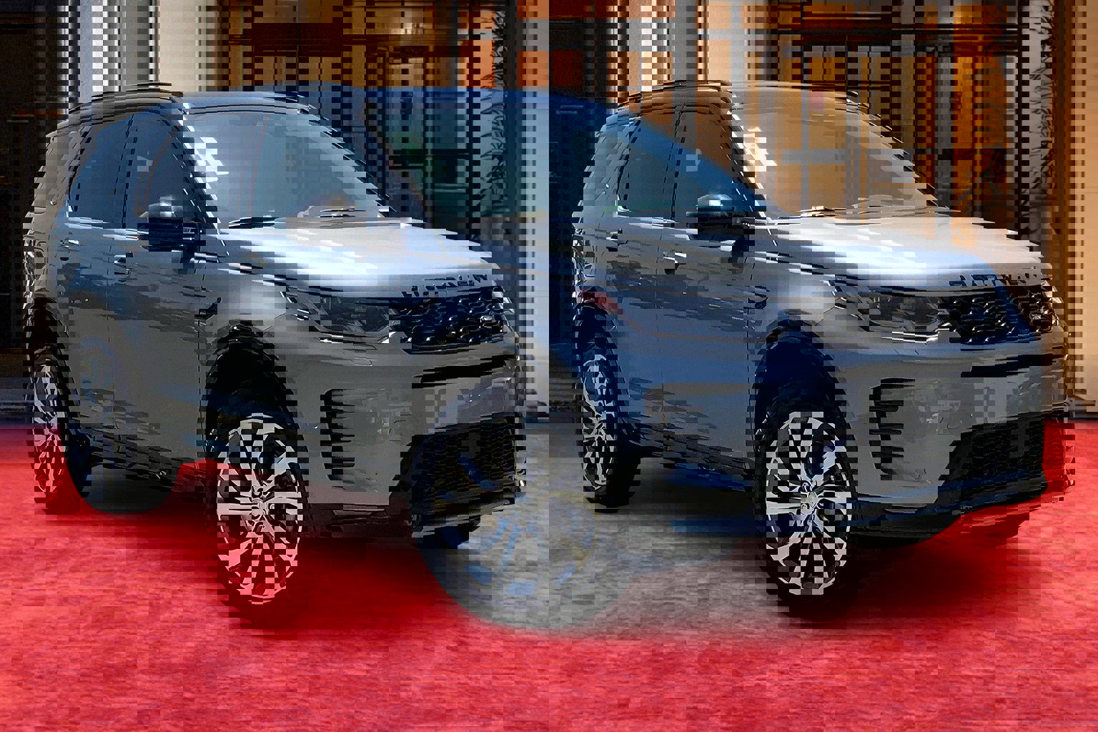 2025 Land Rover Discovery Sport Dynamic SE photo 2