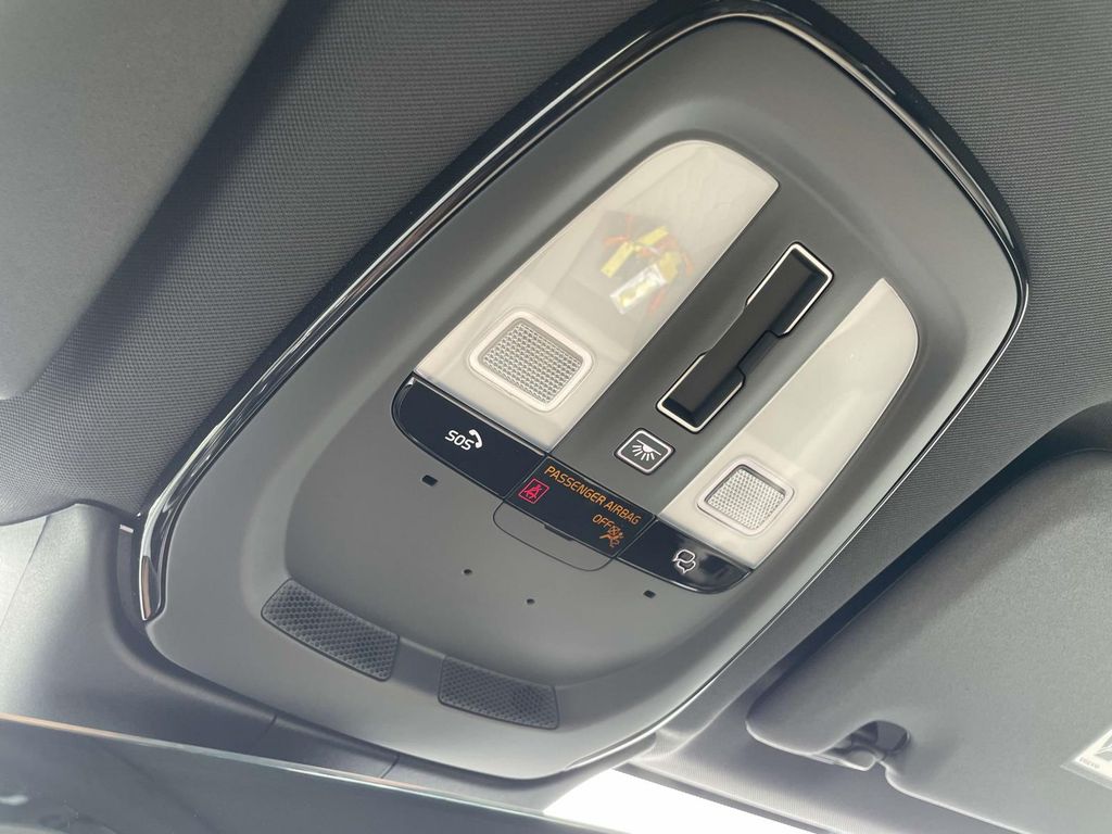 2026 Volvo XC60 B5 Core photo 24