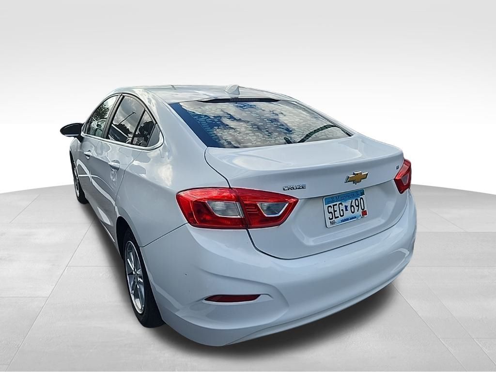 2017 Chevrolet Cruze LT photo 4