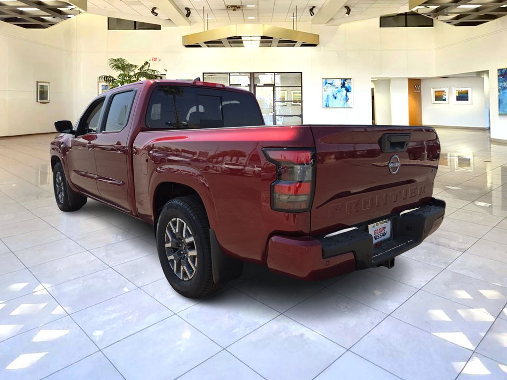 2025 Nissan Frontier Crew Cab SL photo 3
