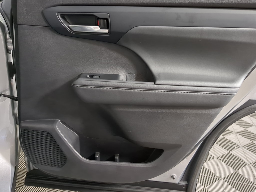 2022 Toyota Highlander XLE photo 18