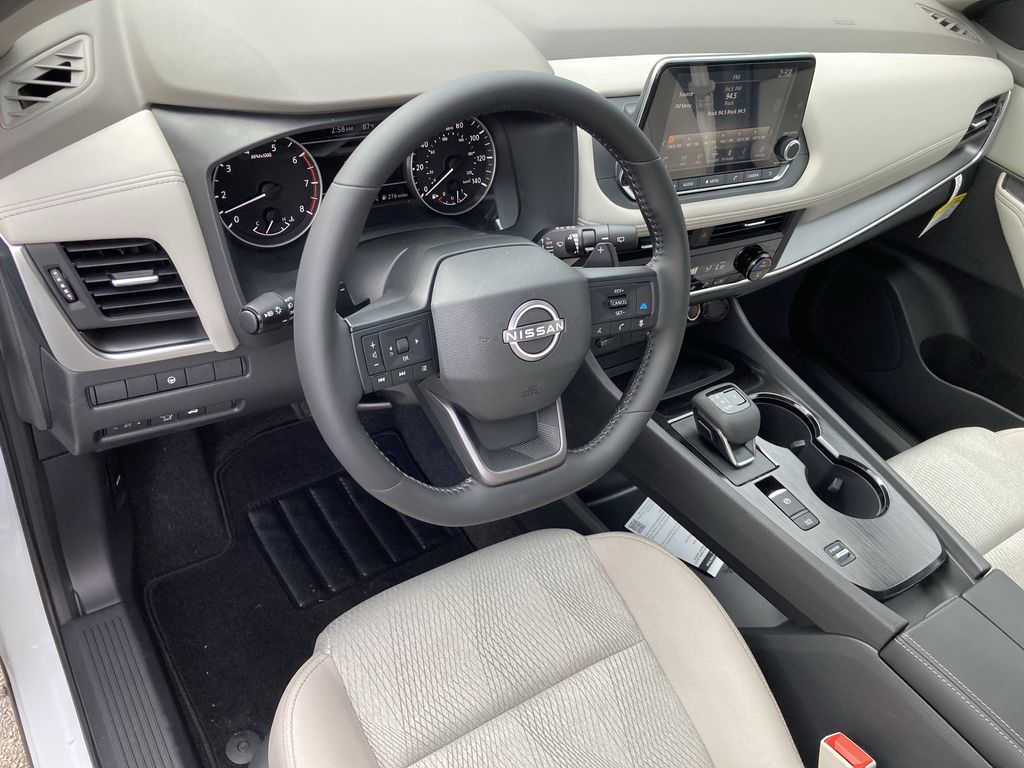 2025 Nissan Rogue SV photo 9