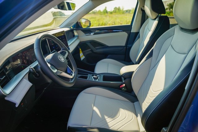 2025 Volkswagen Tiguan SE photo 8